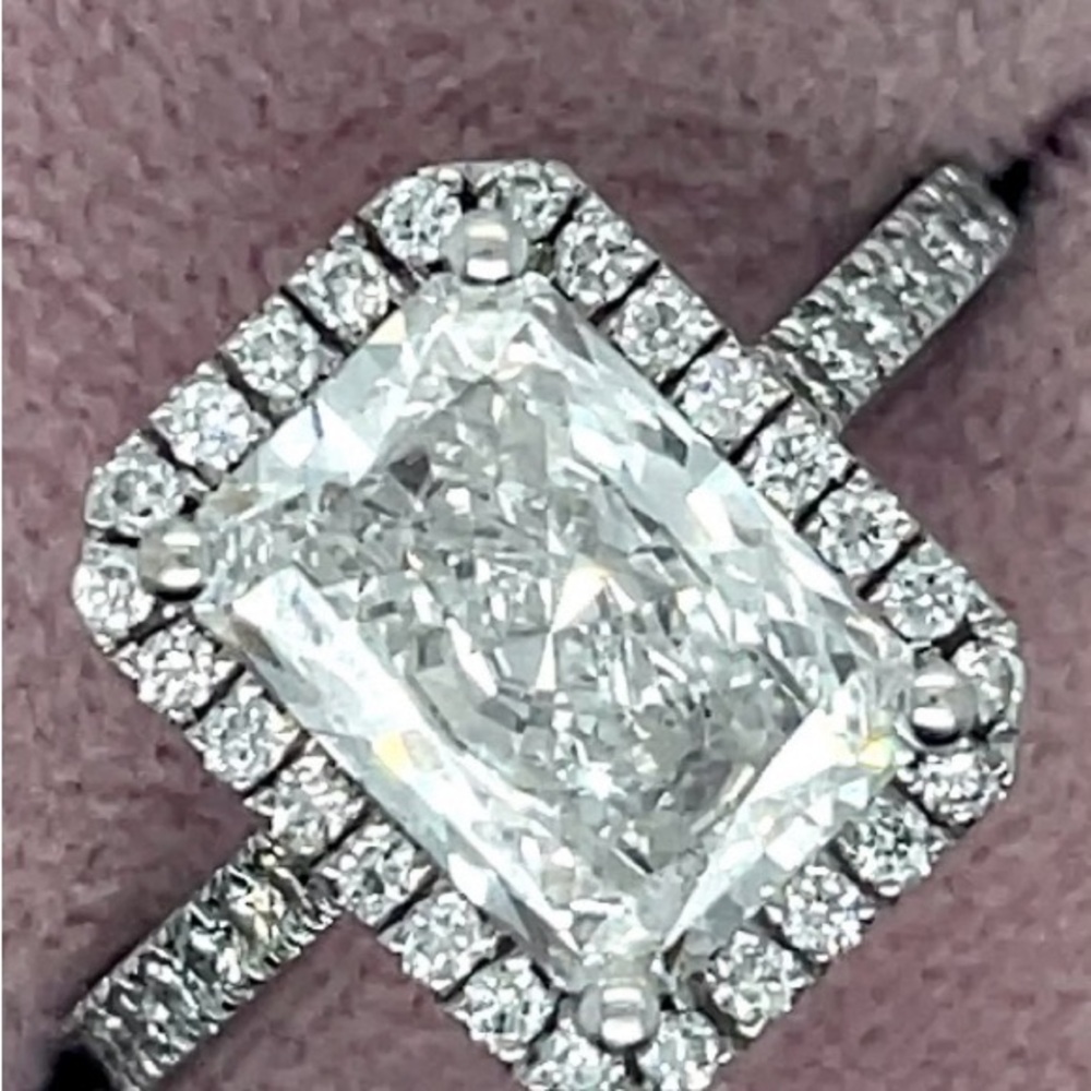 Elegant lab grown Diamond Ring